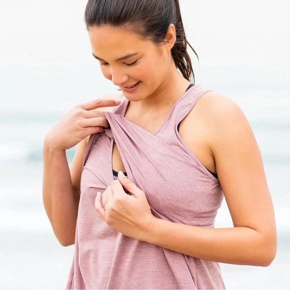 Kindred Bravely Breathable Keyhole Nursing and Maternity Top - Medium - Picture 2 of 6